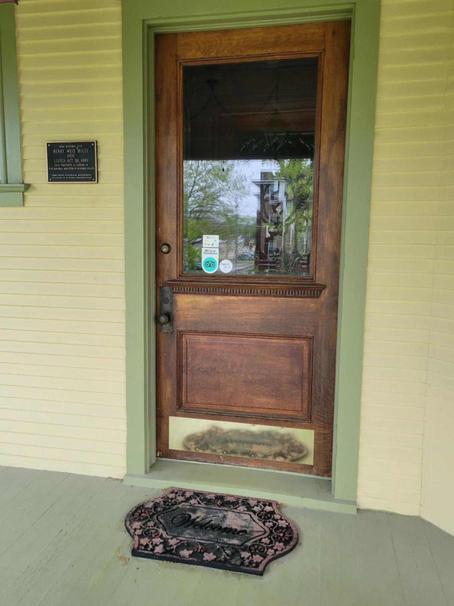The Weis Mansion Bed And Breakfast Waterloo Exterior photo